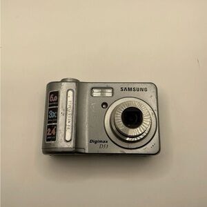 Samsung Digimax D53 5.0MP Compact Digital Camera